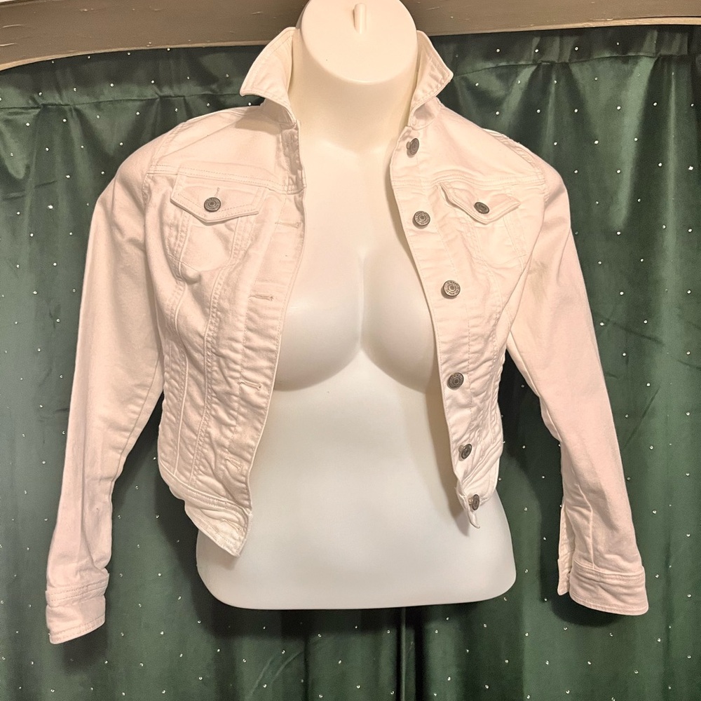 Old Navy White Cropped Denim Jacket Fitted Style